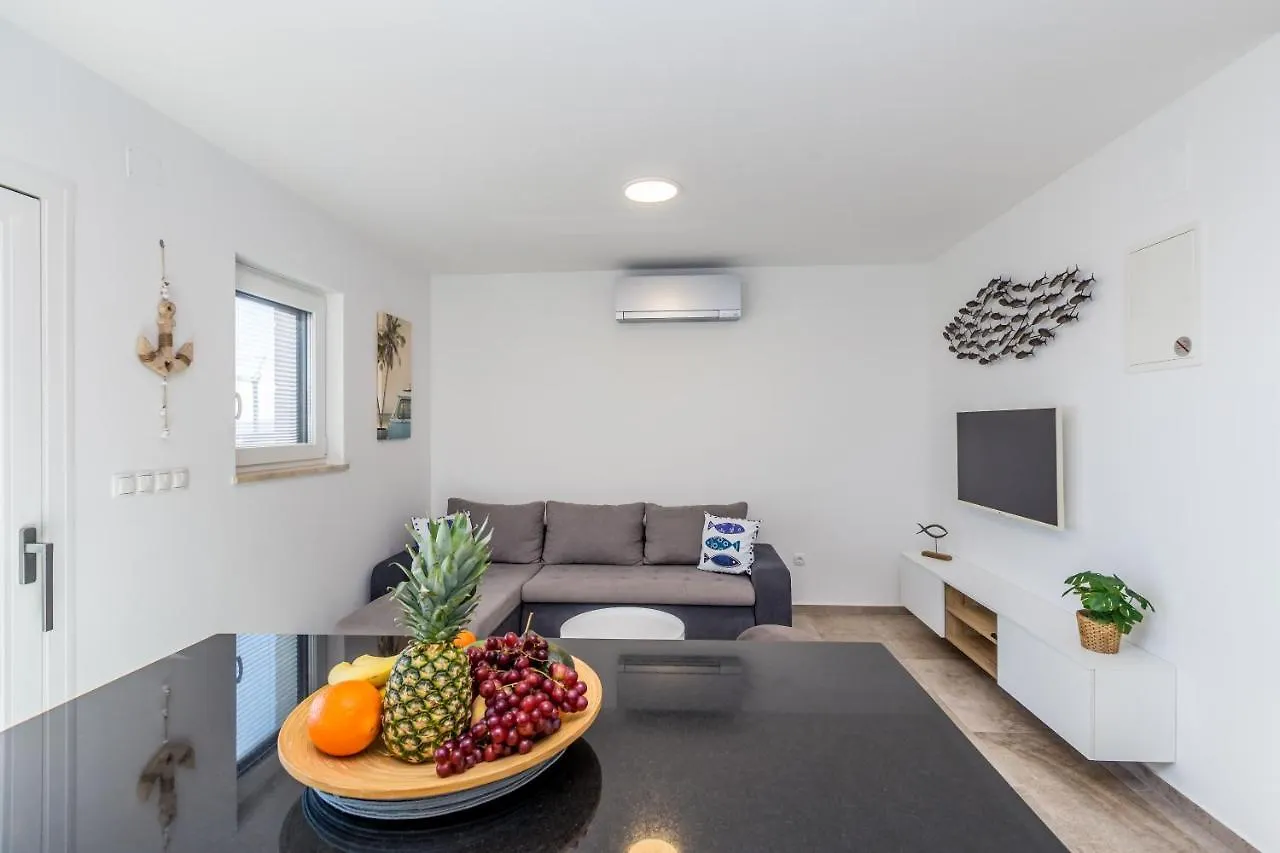 קרק Apartments Luca